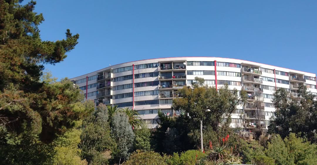 Edificio de la población Lord Cochrane en Recreo, Viña del Mar